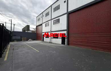 Imagem: O depósito possui 5 Vagas na garagem e 498m² de Área e está