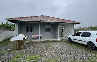 Imagem: A casa possui 2 Dormitórios, 1 Banheiro, 1 Vaga na garagem