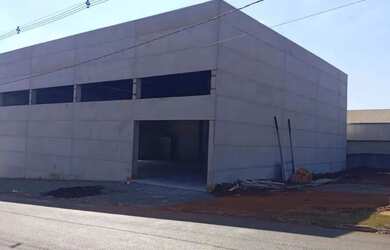 Imagem: O depósito possui 700m² de Área e está localizado em Jardim