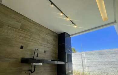 Imagem: A casa em condomínio possui 3 Dormitórios, 1 Banheiro, 3 Vagas