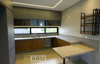 Imagem: A casa em condomínio possui 4 Dormitórios, 5 Banheiros, 5