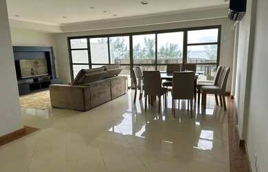 Imagem: O apartamento possui 5 Dormitórios, 5 Banheiros, 3 Vagas na