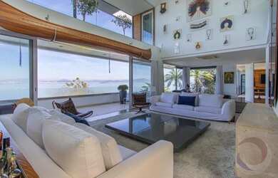 Imagem: A casa em condomínio possui 5 Dormitórios, 5 Banheiros, 4