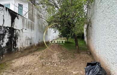 Imagem: O terreno possui 204m² de Área e está localizado em Parque