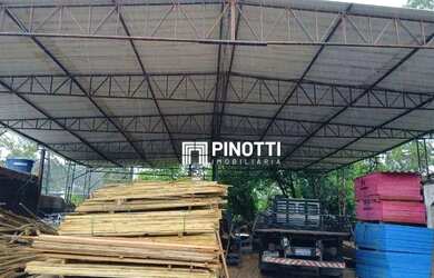 Imagem: O depósito possui 5 Vagas na garagem, 919m² de Área e está