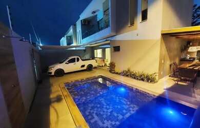 Imagem: A casa possui 4 Dormitórios, 3 Banheiros, 1 Vaga na garagem