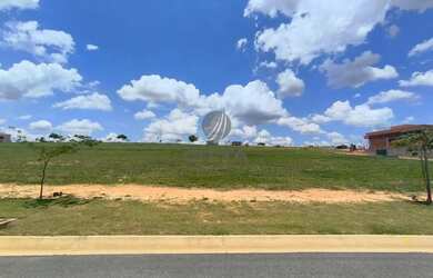 Imagem: O terreno à venda possui 360m² de Área e está localizado