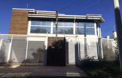 Imagem: A casa possui 3 Dormitórios, 1 Banheiro, 4 Vagas na garagem