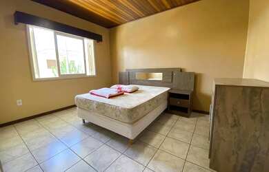 Imagem 10: Casa à venda, mobiliada com piscina aquecida, pertinho do mar - no Bairro Centro de Imbé!