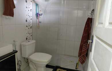 Imagem: A casa possui 1 Dormitório, 1 Banheiro, 2 Vagas na garagem