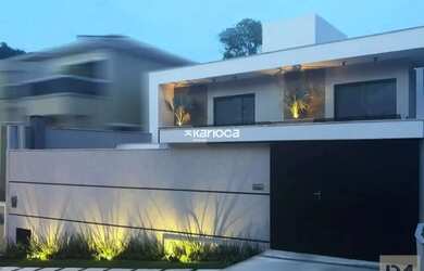 Imagem: A casa possui 3 Dormitórios, 3 Banheiros, 2 Vagas na garagem