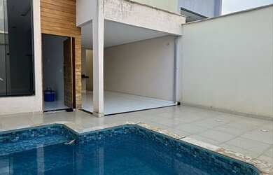 Imagem: A casa possui 2 Dormitórios, 2 Banheiros, 1 Vaga na garagem