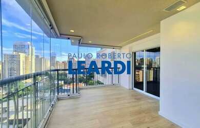 Imagem: O apartamento possui 4 Dormitórios, 5 Banheiros, 4 Vagas na