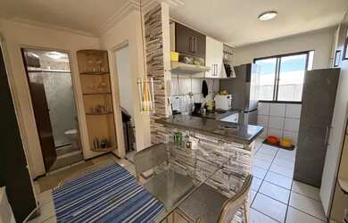 Imagem: O apartamento possui 2 Dormitórios, 1 Banheiro, 1 Vaga na garagem