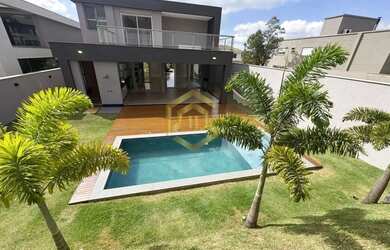 Imagem: A casa em condomínio possui 4 Dormitórios, 5 Banheiros, 4