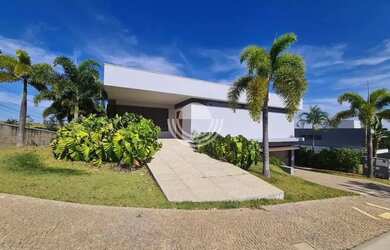 Imagem: A casa em condomínio possui 4 Dormitórios, 5 Banheiros, 5