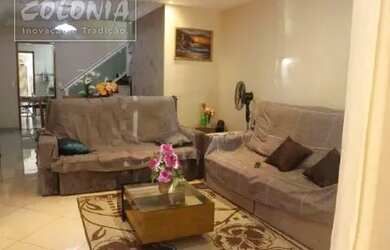 Imagem: A casa possui 3 Dormitórios, 4 Banheiros, 3 Vagas na garagem