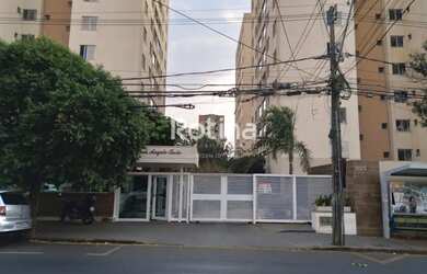 Imagem: O apartamento possui 3 Dormitórios, 1 Banheiro, 1 Vaga na garagem