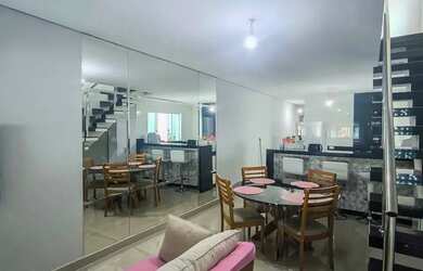 Imagem: A casa possui 2 Dormitórios, 3 Banheiros, 2 Vagas na garagem