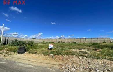 Imagem: O terreno possui 416m² de Área, Churrasqueira, Piscina e