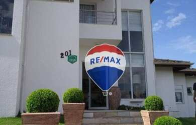 Imagem: A casa em condomínio possui 4 Dormitórios, 5 Banheiros, 4