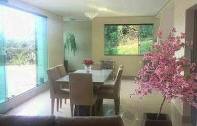 Imagem: A casa em condomínio possui 5 Dormitórios, 4 Banheiros, 5