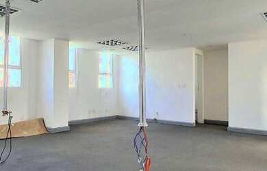 Imagem: O depósito possui 35m² de Área e está localizado em Santa