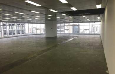 Imagem: O depósito possui 5 Vagas na garagem e 1032m² de Área e está