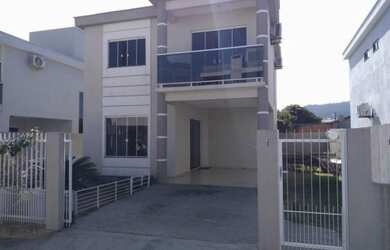 Imagem: A casa à venda possui 3 Dormitórios, 3 Banheiros, 2 Vagas