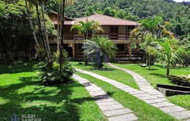 Imagem: A casa possui 5 Dormitórios, 5 Banheiros, 5 Vagas na garagem