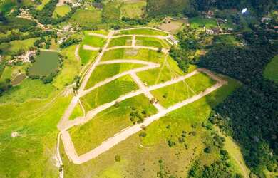 Imagem: O terreno possui 600m² de Área e está localizado em Centro