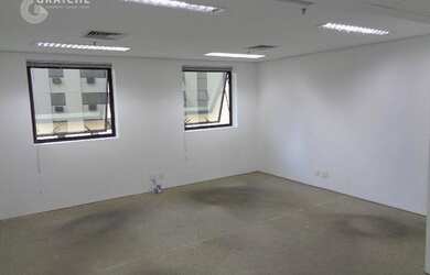 Imagem: O depósito possui 4 Vagas na garagem e 112m² de Área e está