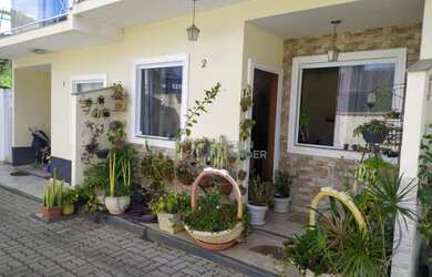 Imagem: A casa possui 2 Dormitórios, 1 Banheiro, 1 Vaga na garagem