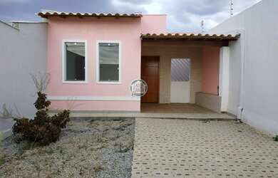 Imagem: A casa possui 3 Dormitórios, 2 Banheiros, 3 Vagas na garagem