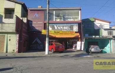 Imagem: O depósito possui 2 Vagas na garagem, 400m² de Área e está