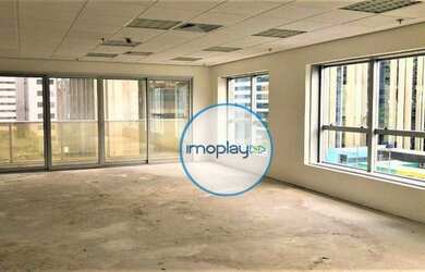 Imagem: O depósito possui 5 Vagas na garagem, 428m² de Área e está