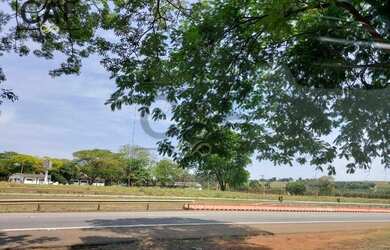 Imagem: O terreno possui 25.500m² de Área e está localizado em Monte