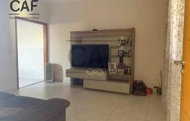 Imagem: A casa possui 3 Dormitórios, 2 Banheiros, 2 Vagas na garagem