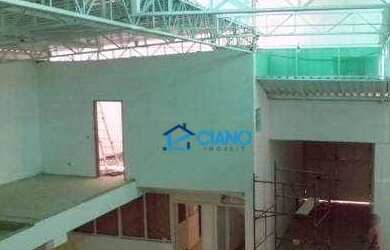 Imagem: O depósito à venda possui 4 Vagas na garagem e 900m² de Área