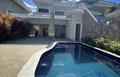 Imagem: A casa em condomínio possui 4 Dormitórios, 5 Banheiros, 3