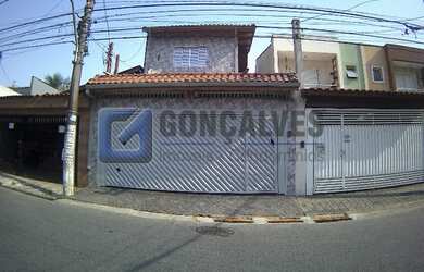 Imagem: A casa possui 3 Dormitórios, 4 Banheiros, 2 Vagas na garagem