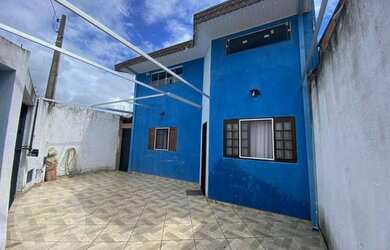 Imagem: A casa possui 3 Dormitórios, 2 Banheiros, 2 Vagas na garagem