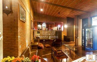 Imagem: O depósito possui 2 Vagas na garagem, 370m² de Área e está