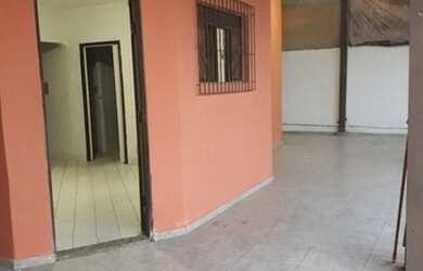 Imagem: A casa possui 2 Dormitórios, 2 Banheiros, 3 Vagas na garagem