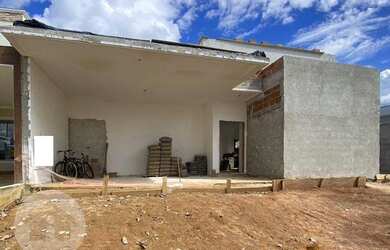 Imagem: A casa em condomínio possui 3 Dormitórios, 2 Banheiros, 4