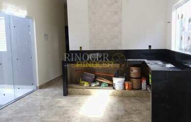 Imagem: A casa possui 3 Dormitórios, 1 Banheiro, 4 Vagas na garagem