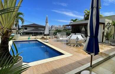 Imagem: A casa em condomínio possui 5 Dormitórios, 5 Banheiros, 4