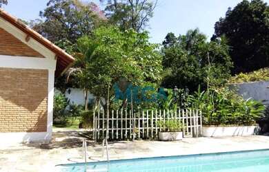 Imagem: A casa possui 3 Dormitórios, 4 Banheiros, 4 Vagas na garagem