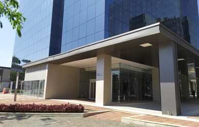 Imagem: O depósito possui 5 Vagas na garagem, 250m² de Área e está