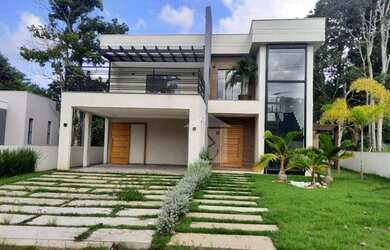 Imagem: A casa em condomínio possui 5 Dormitórios, 3 Banheiros, 2